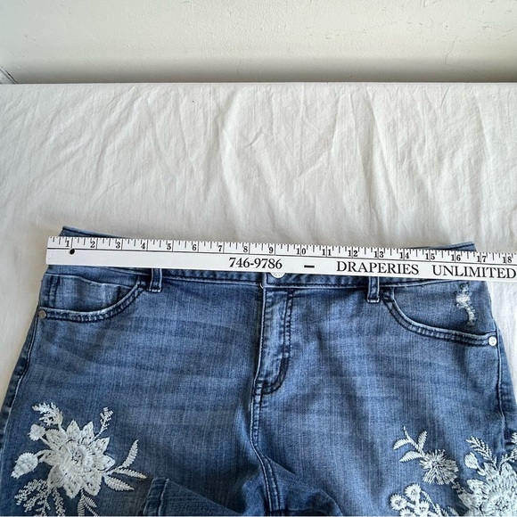 Vera Wang Floral Embroidered Shorts Size 12 - Picture 13 of 15